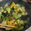 【ワンパン10分】チンゲンサイとふわふわ卵の中華炒めの工程3