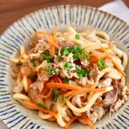 調味料2つで作れる！簡単焼きうどん