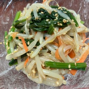 りんごの作ってみた!投稿(【ほうれん草と人参ともやしの3色ナムル】レンジで簡単☆)