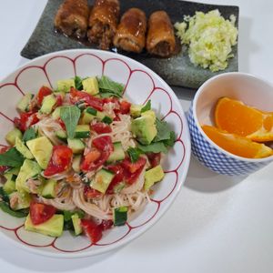 えびちゃんの作ってみた!投稿(＼リピート必至！／大葉香るトマトツナそうめん（にんにく風味）)