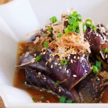 レンジでとろとろジューシー♪簡単焼きなすのポン酢ねぎおかか