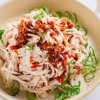 レンチン蒸し鶏の担々風ごまマヨサラダ【鶏むねの節約おつまみ】