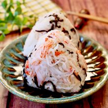 【かにかま塩昆布おにぎり】5分で簡単絶品おにぎり！