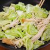 行列の定食屋さんの🍚鶏とキャベツのガリバタぽん酢炒め🤩の工程3
