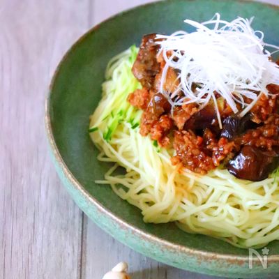 旨味たっぷり♡茄子の入ったジャージャー麺の作り方レシピ
