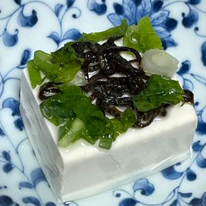 キャピタンの作ってみた!投稿(コスパ最強ウマウマ！塩昆布とごま油の冷やっこ)