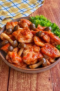 子どもウケ抜群♫【鶏もも肉ときのこのチキンチャップ】