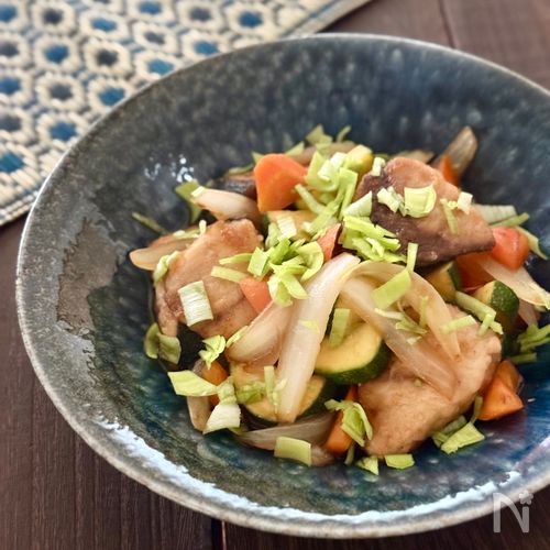 ご飯が進む！ブリとゴロゴロ野菜の黒酢炒め