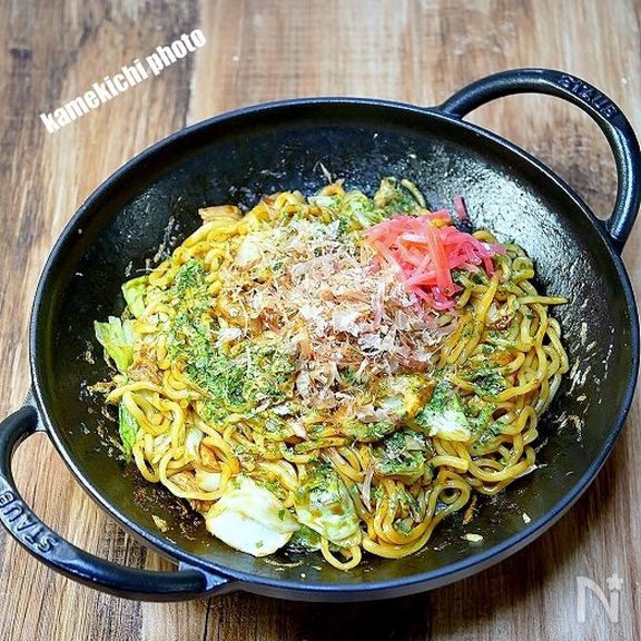 やっぱりこれでしょ！「ストウブ鍋ウォックで蒸し焼きそば」