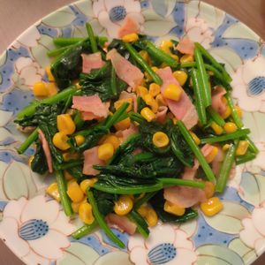 たりおの作ってみた!投稿(【ほうれん草とベーコンのカレー炒め】さっと作れておいしい！)