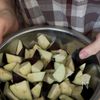 出汁を感じる♪茄子の和風キーマカレーの下準備