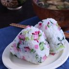 赤かぶと小松菜の菜飯おにぎり　さっぱり塩味
