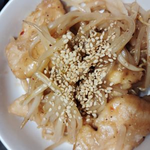 モモの作ってみた!投稿(【鶏むね肉ともやしの焼肉炒め】ご飯が進みまくる最強節約飯！)