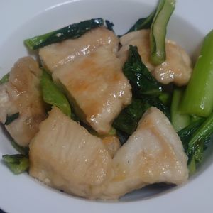 オレンジの作ってみた!投稿(ワンパン10分！【鶏むね肉と小松菜の中華炒め】胡麻油香る♩)