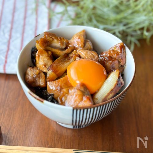 味付けはすき焼きのたれだけ｢焼き鳥丼｣