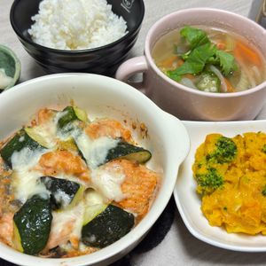 みーこの作ってみた!投稿(サーモンとズッキーニのチーズ焼き)