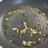5分でパパッと！すぐできる【ちくわのペペロンチーズソテー】の工程2
