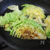 【旨みたっぷり♪】焼きキャベツのコンソメスープの工程1