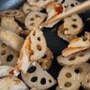 【さっぱり】鶏むねとれんこんの塩レモン炒めの工程3