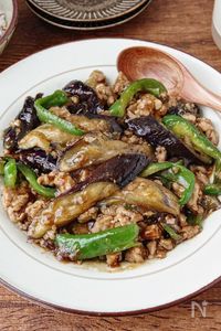 【茄子とピーマンのとろ旨ひき肉炒め】とろとろ♪ご飯がすすむ！