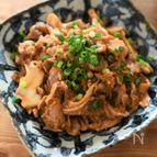 【ごはんが進む！】豚こま肉とたっぷりキノコの辛味噌ごま炒め