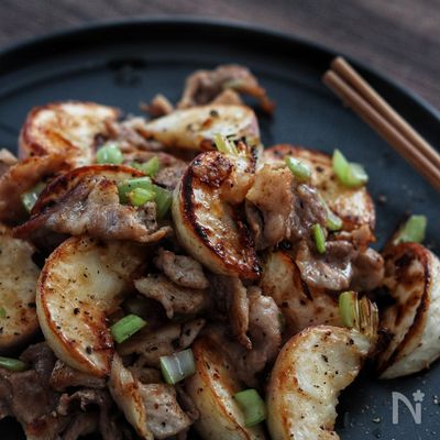 かぶってこんなに美味しいの?!【こんがり豚肉とかぶの塩炒め】