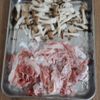 ガツンとコク旨◎【豚肉ときのこのガリバタ醤油炒め】の下準備