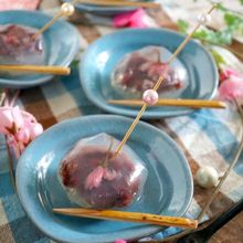 ラップで作る!桜とあんこの茶巾寒天ゼリー♪