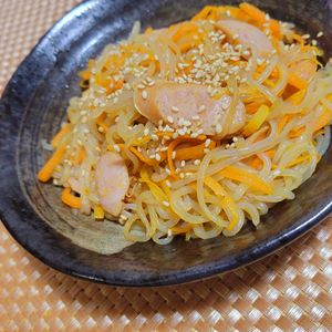 ヴェルの作ってみた!投稿(【人参としらたきのウインナー炒め】ご飯がすすむ！)