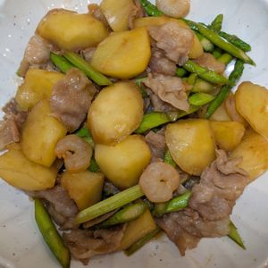ともの作ってみた!投稿(【豚バラとじゃがいもの照り焼き】ご飯がすすむ甘辛味♪)