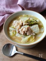【濃厚なスープがクセになる】豚バラと白菜のごま鶏スープ