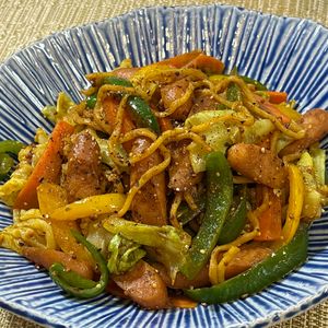 楽ラク手抜キッチン🐶🐾の作ってみた!投稿(レンジで簡単！ウインナーのカレーマスタード焼きそば)