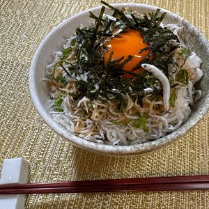 楽ラク手抜キッチン🐶🐾の作ってみた!投稿(しらすと大葉の卵かけご飯)
