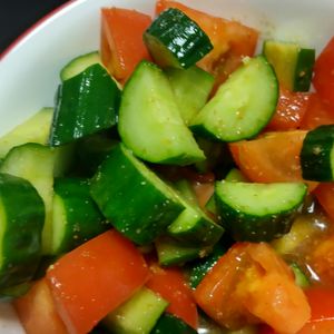 マルグリートの作ってみた!投稿(5分で完成！【トマトときゅうりの中華胡麻サラダ】)