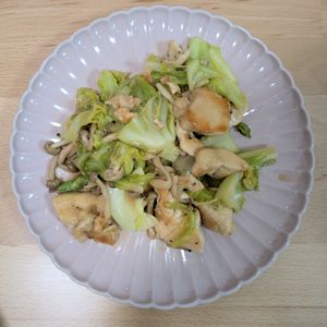 ゆいの作ってみた!投稿(【鶏むねキャベツのバター醤油】食欲そそる絶品節約おかず！)