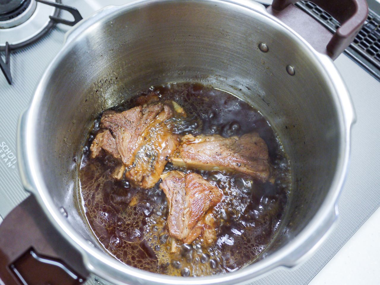 圧力鍋で「スペアリブの甘辛煮」 | レシピサイトNadia