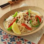 ささみと夏野菜のエスニック麺