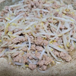 447588の作ってみた!投稿(ワンパン10分！【肉味噌もやし炒め】ご飯すすむ♩)