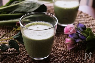 朝食にも 葉酸たっぷり小松菜とバナナのヨーグルトスムージー By Maron 青木ゆかり レシピサイト Nadia ナディア プロの料理家のおいしいレシピ