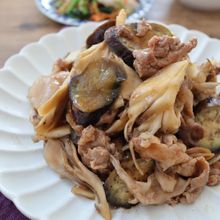 【家族から大好評!】豚肉と舞茸なすの旨炒め