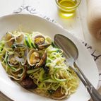 フライパン1つで！アサリと夏野菜のバジル塩麺