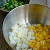 レタスに包んで食べる♪オクラとじゃがいもの肉みそ炒めの工程1