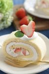 米油で作る苺のロールケーキ