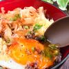 100円節約満足ごはん！揚げ玉たっぷり目玉焼き丼