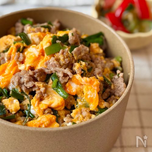 10分で完成！【ニラ玉そぼろ丼】