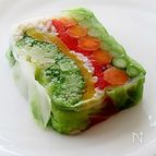 はだか麦と彩り野菜のテリーヌサラダ
