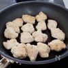 『鶏むね肉とピーマンの中華風炒め』お肉やわらか☆節約おかず♪の工程2