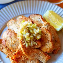 【鶏むね肉とねぎ塩ダレのタン塩風】熱々を食べると美味い😘