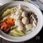 きのこと鶏団子のキムチ豆乳鍋