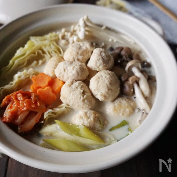 きのこと鶏団子のキムチ豆乳鍋